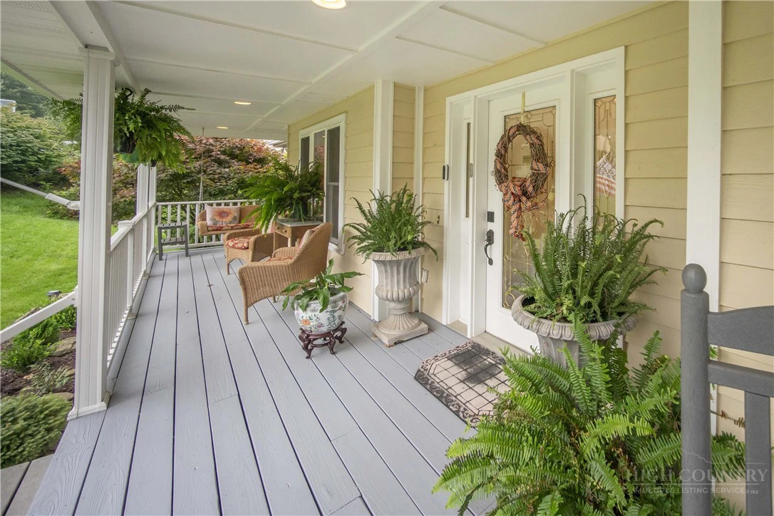 Image number 4 for the current listing