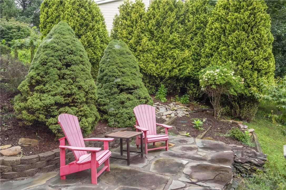 Image number 15 for the current listing