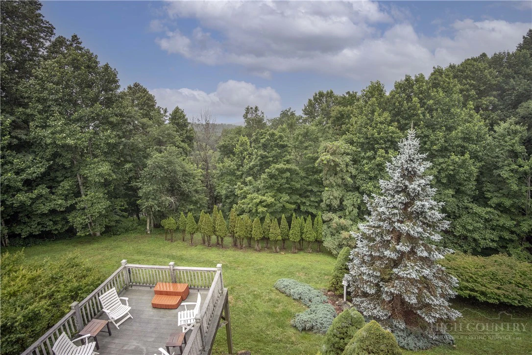 Image number 17 for the current listing