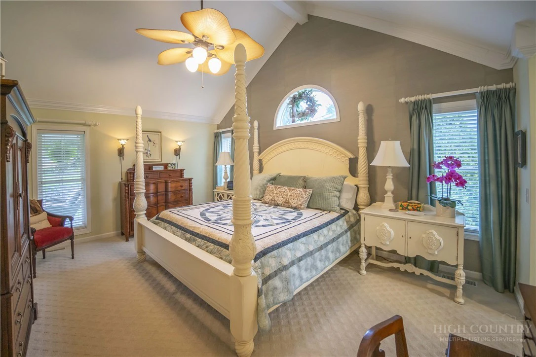 Image number 21 for the current listing