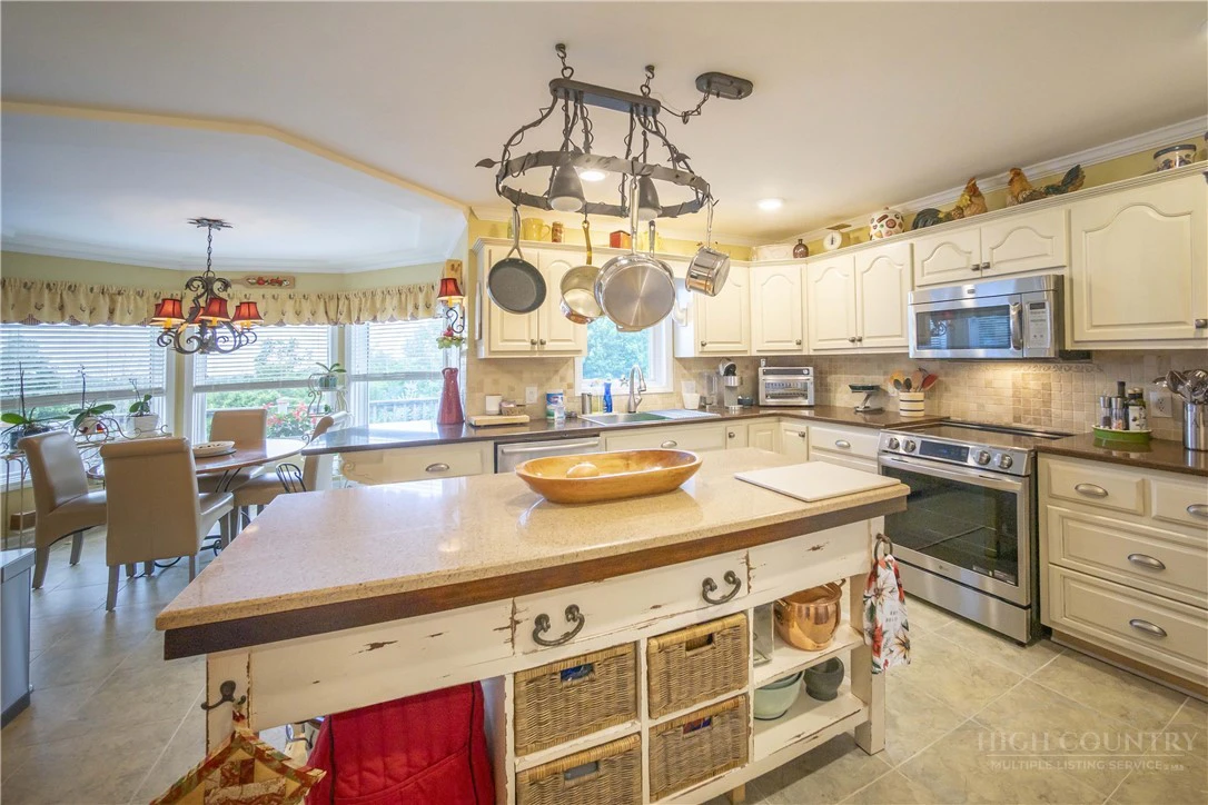 Image number 13 for the current listing