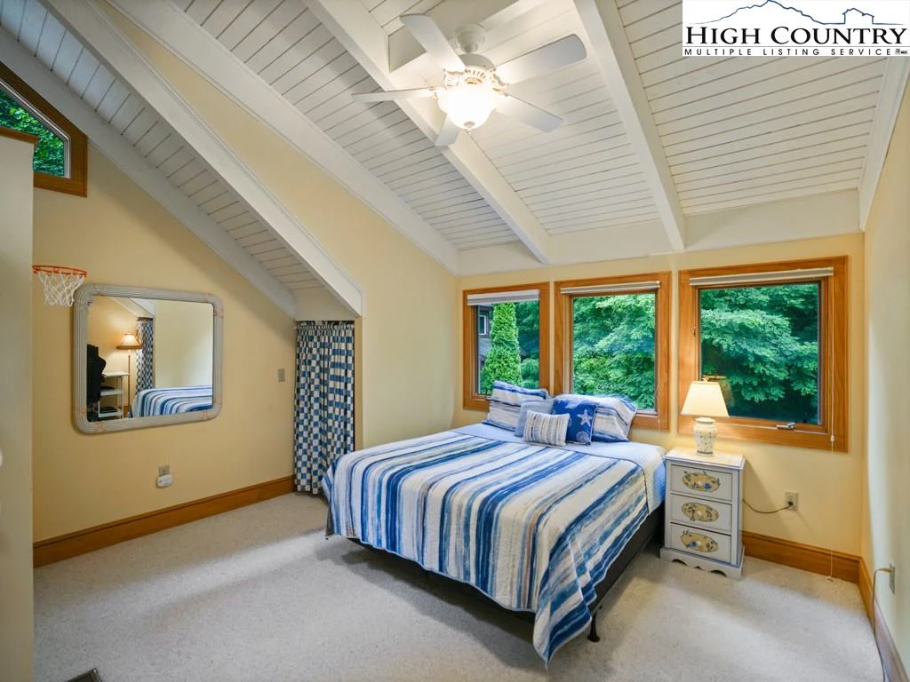 Image number 3 for the current listing