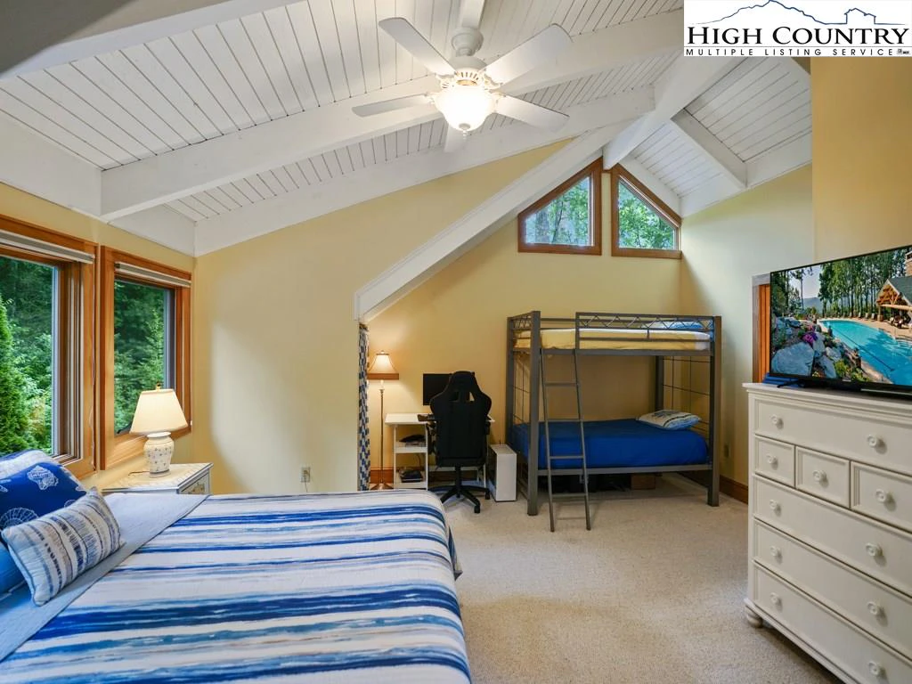 Image number 4 for the current listing