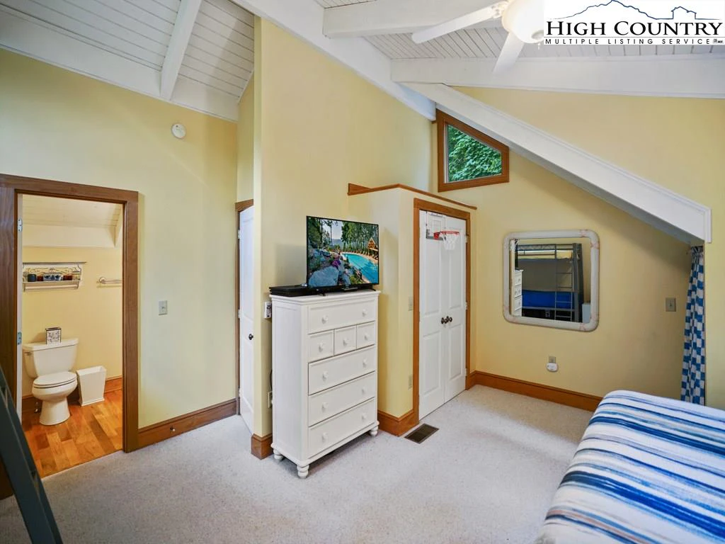 Image number 5 for the current listing