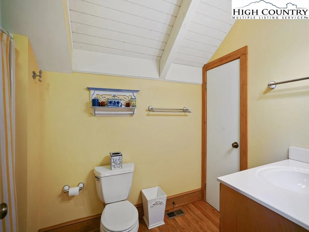 Image number 6 for the current listing