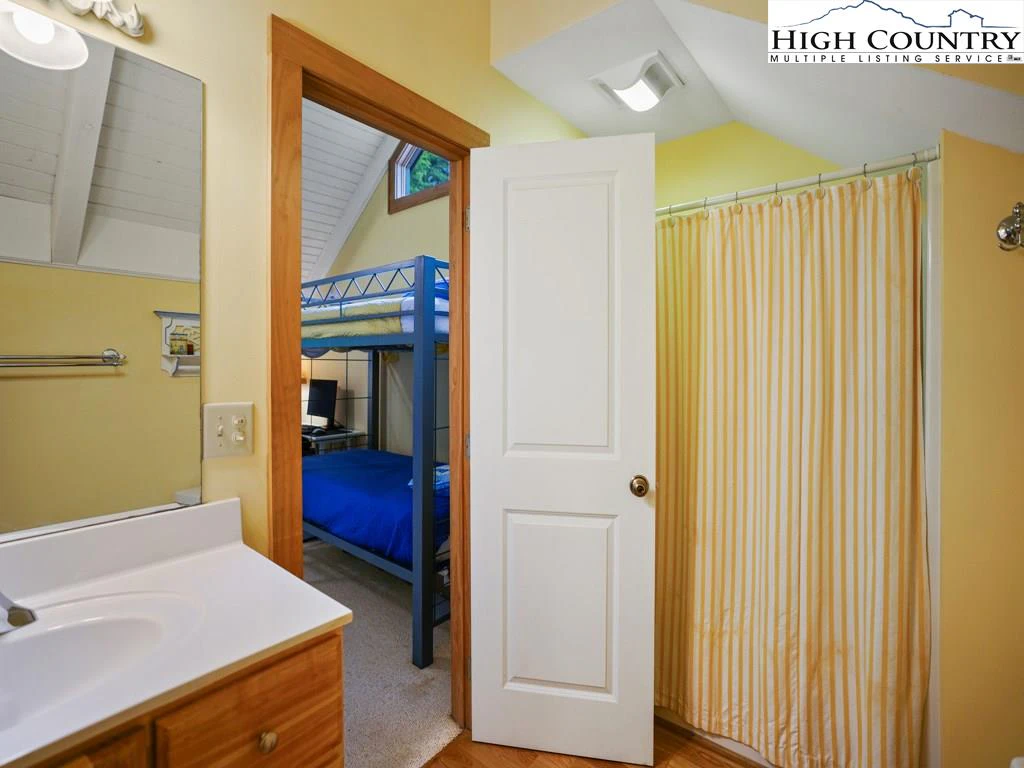 Image number 7 for the current listing