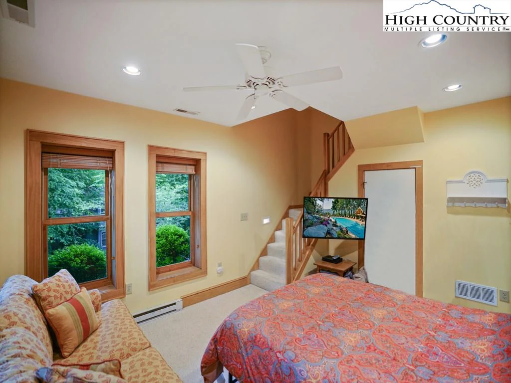 Image number 9 for the current listing
