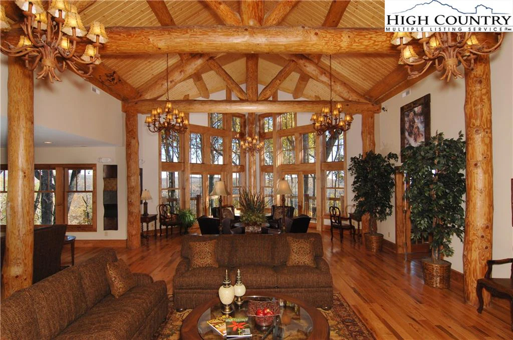 Image number 13 for the current listing