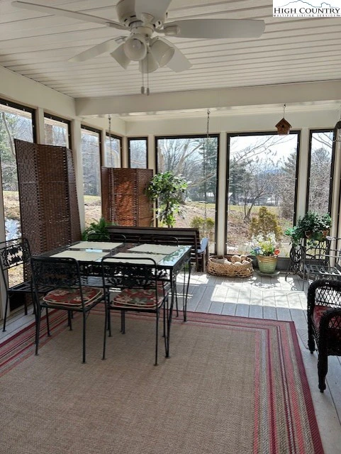 Image number 19 for the current listing