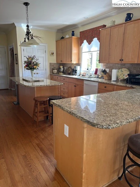Image number 14 for the current listing