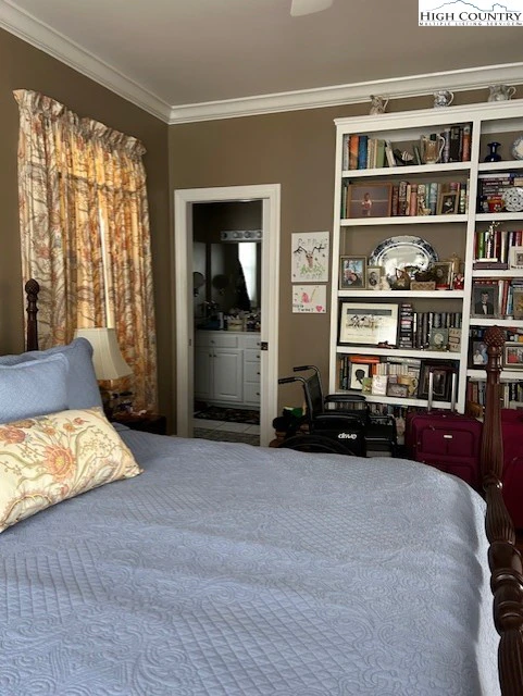 Image number 13 for the current listing