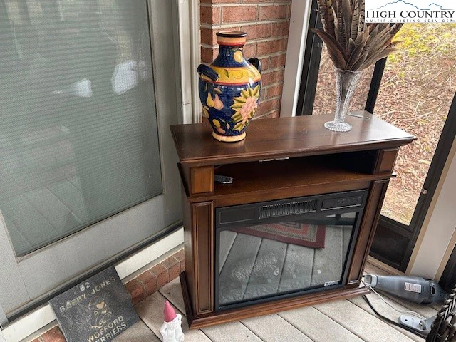 Image number 8 for the current listing