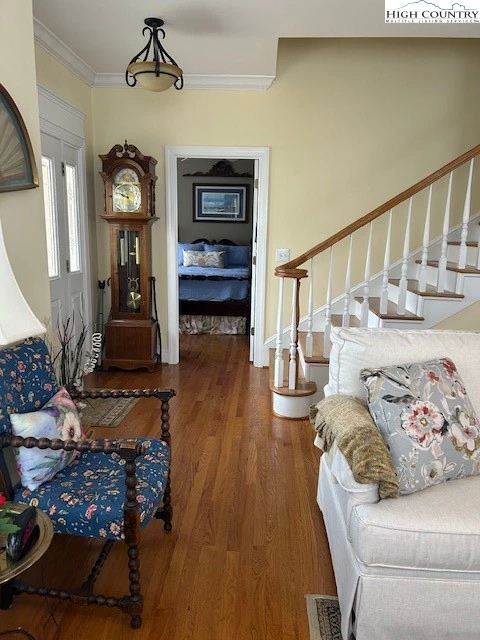 Image number 3 for the current listing