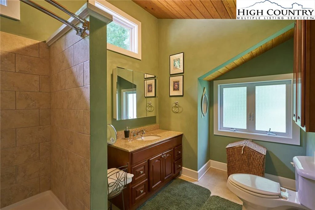 Image number 3 for the current listing