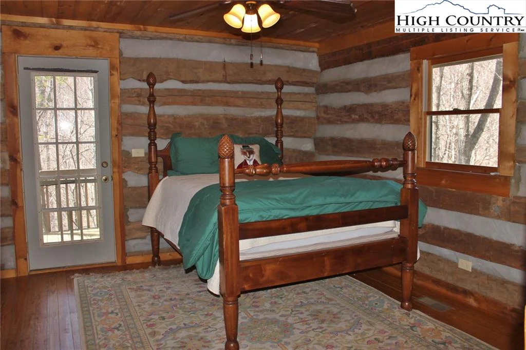 Image number 13 for the current listing