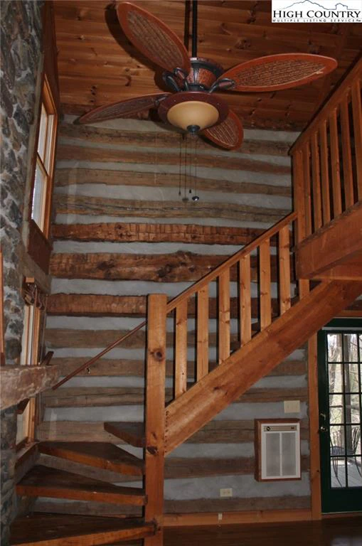 Image number 11 for the current listing
