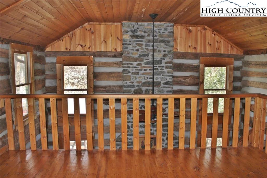 Image number 9 for the current listing