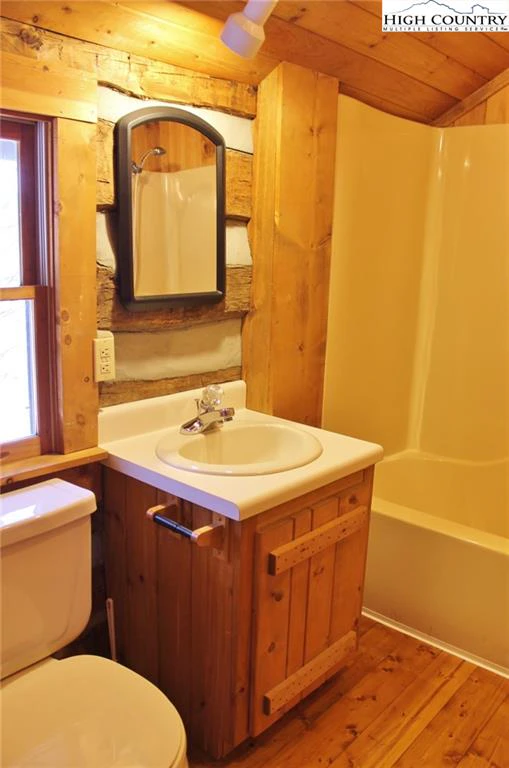 Image number 8 for the current listing
