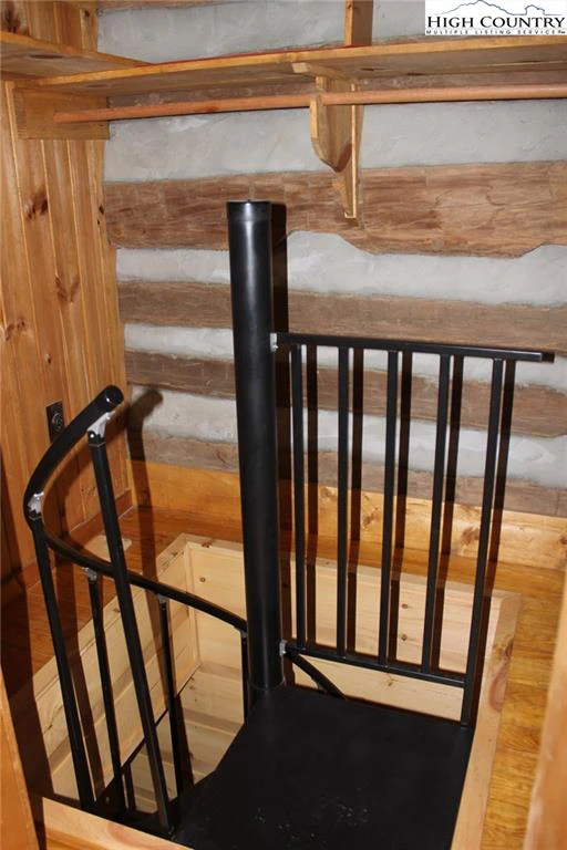 Image number 7 for the current listing