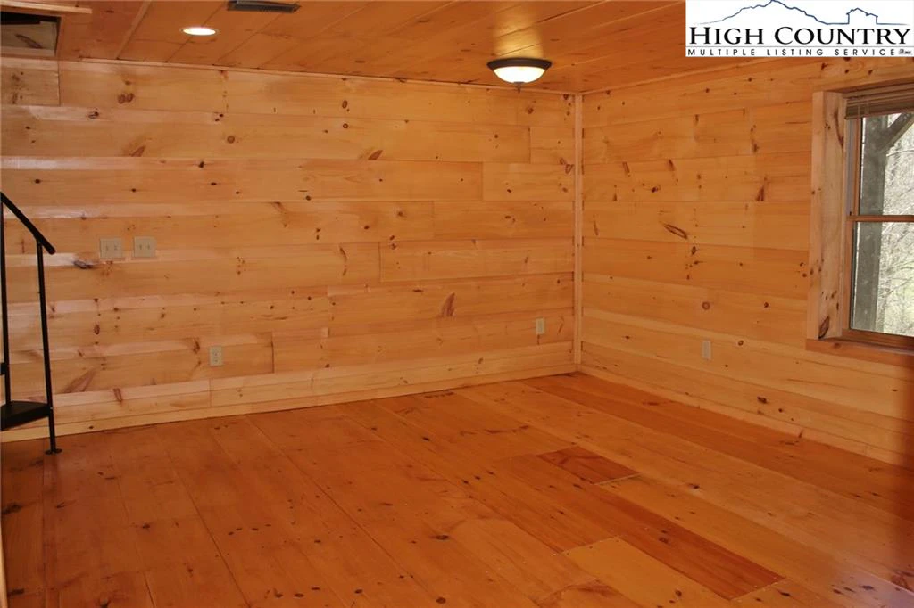 Image number 4 for the current listing