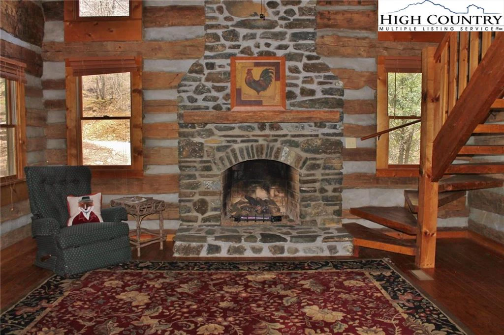 Image number 19 for the current listing