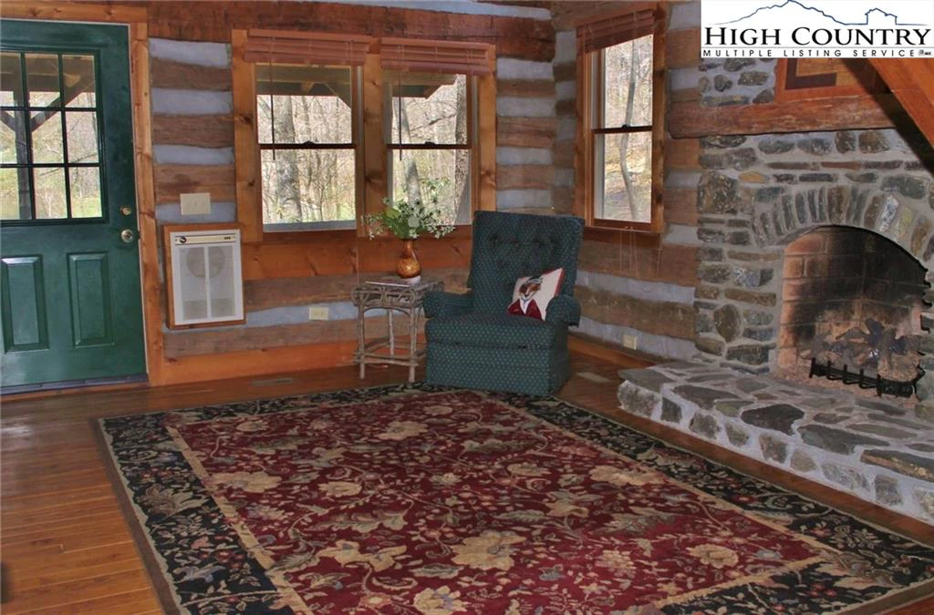 Image number 17 for the current listing