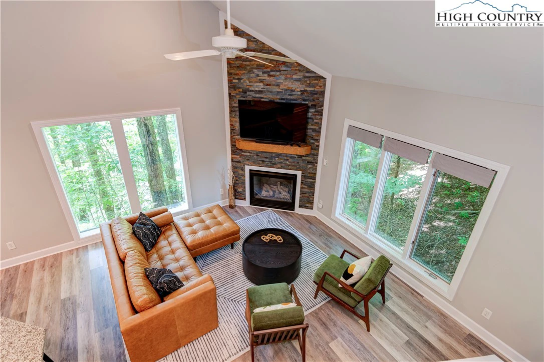 Image number 12 for the current listing