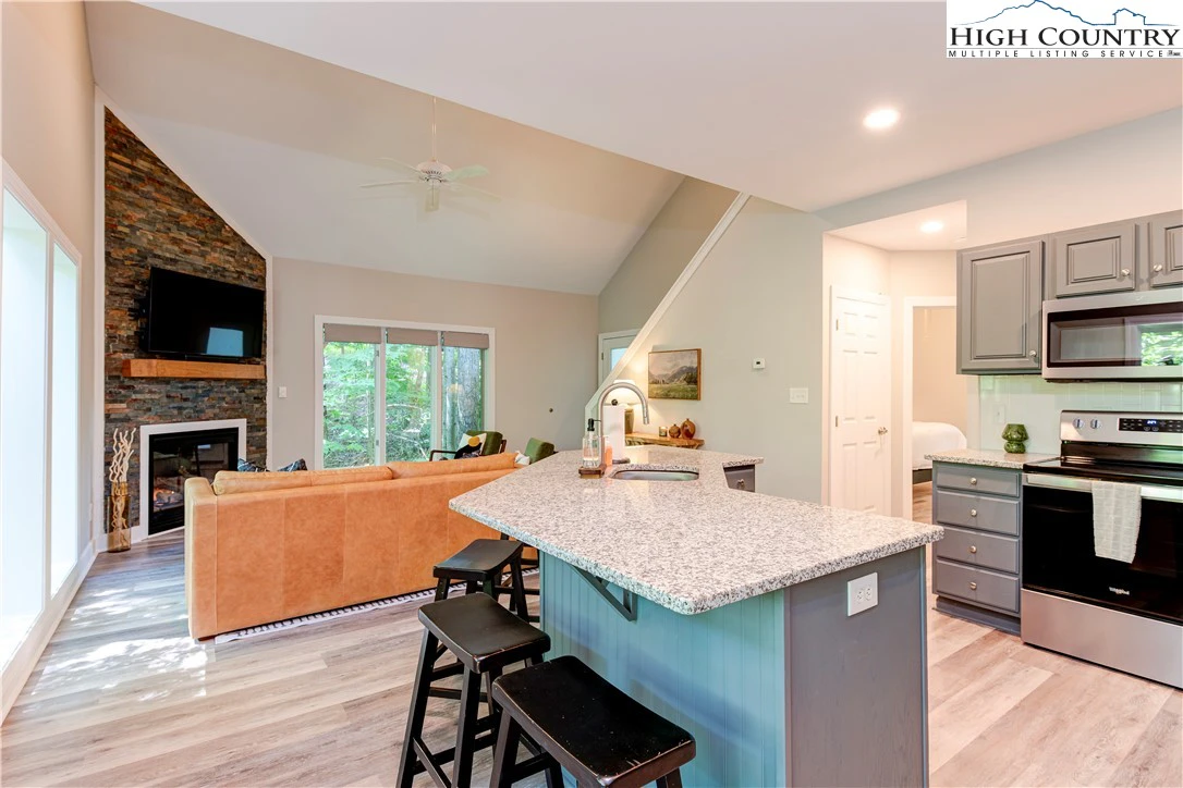 Image number 5 for the current listing