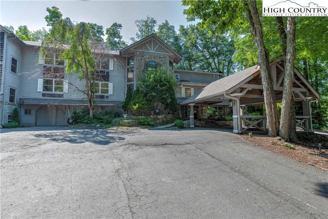 Image number 27 for the current listing