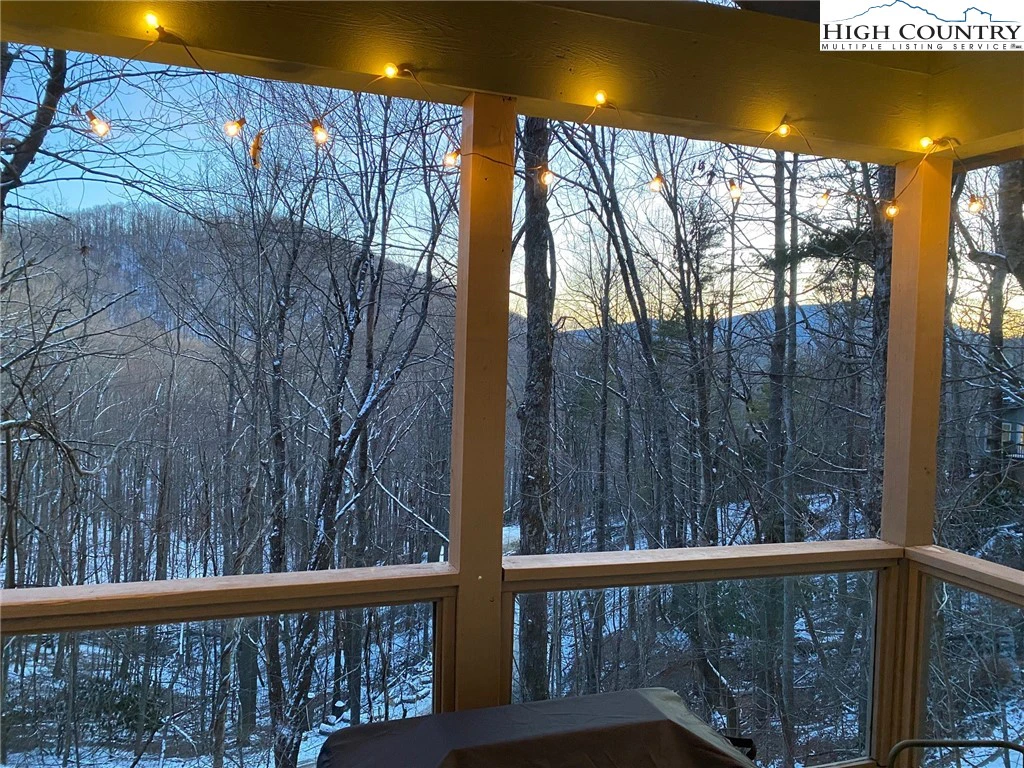 Image number 1 for the current listing