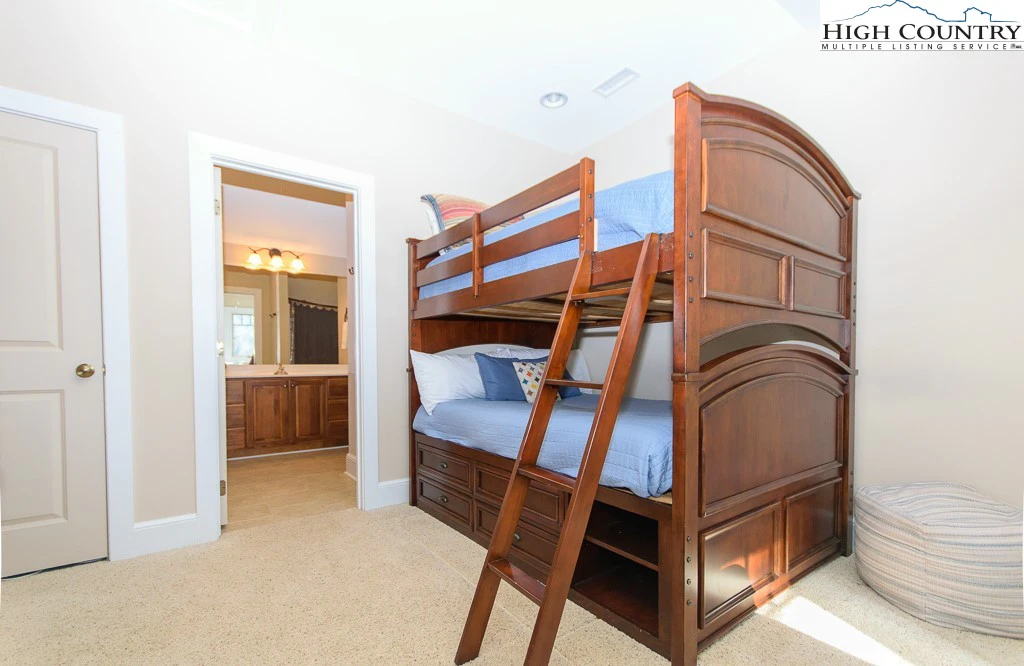 Image number 3 for the current listing