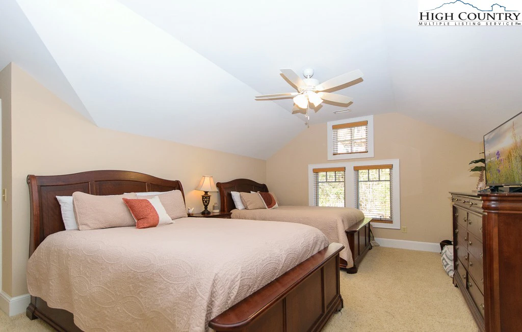 Image number 7 for the current listing