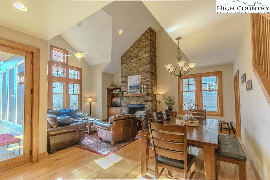 Image number 1 for the current listing