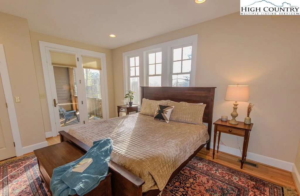 Image number 11 for the current listing