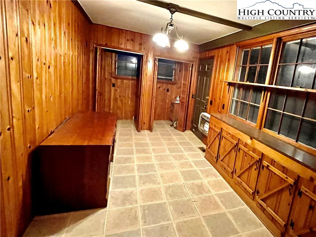Image number 3 for the current listing