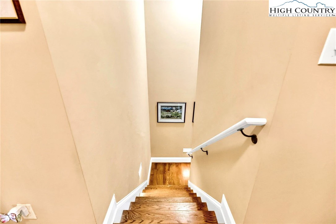 Image number 10 for the current listing