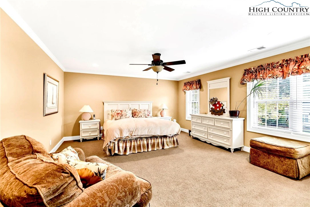 Image number 11 for the current listing