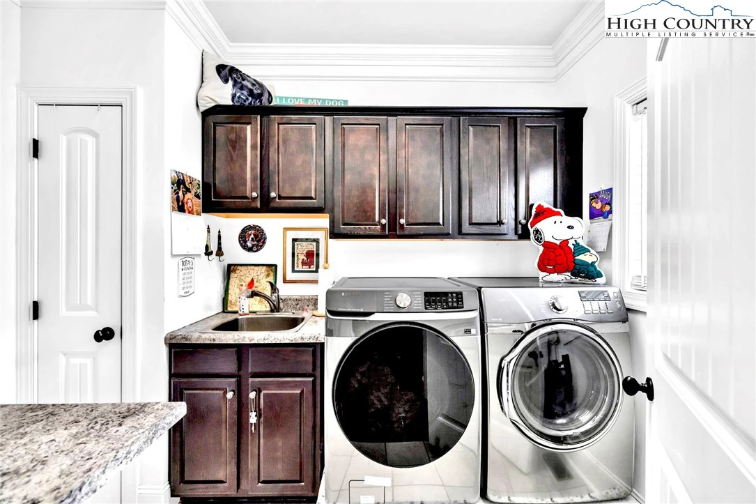 Image number 9 for the current listing