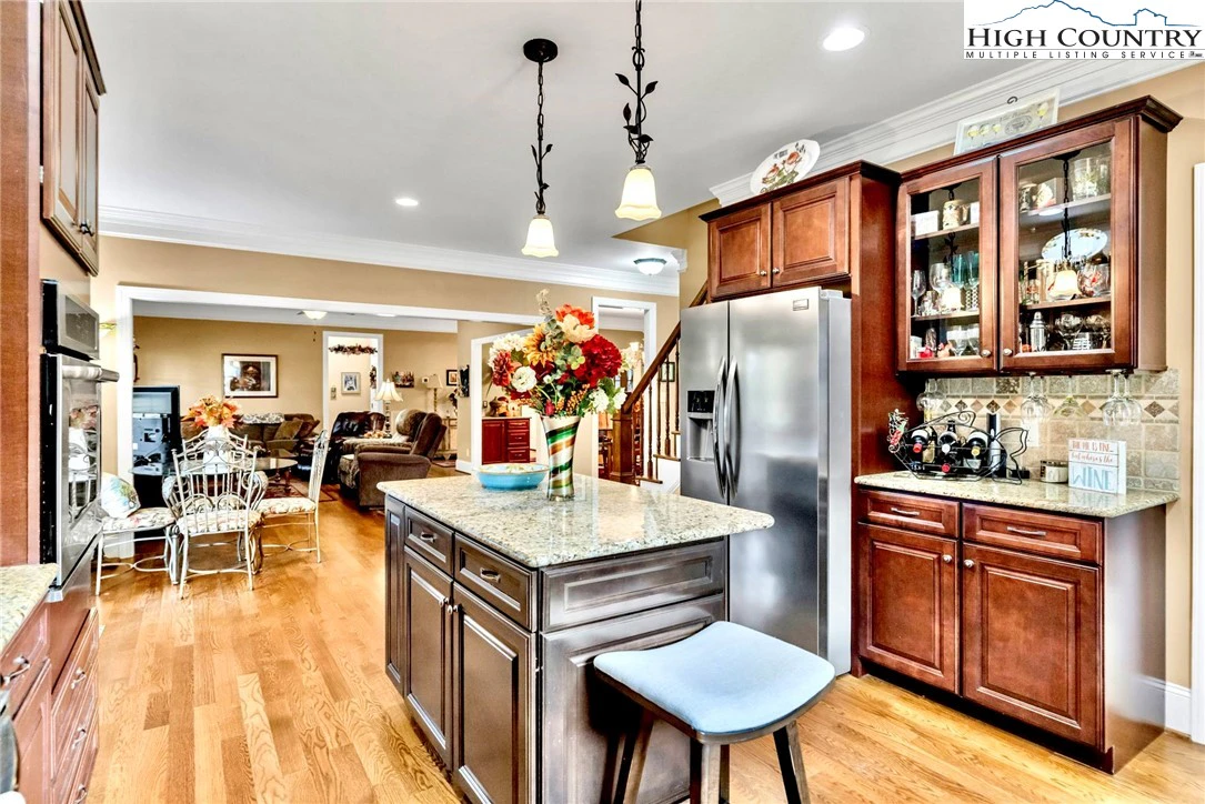 Image number 6 for the current listing