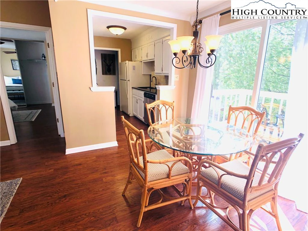 Image number 9 for the current listing