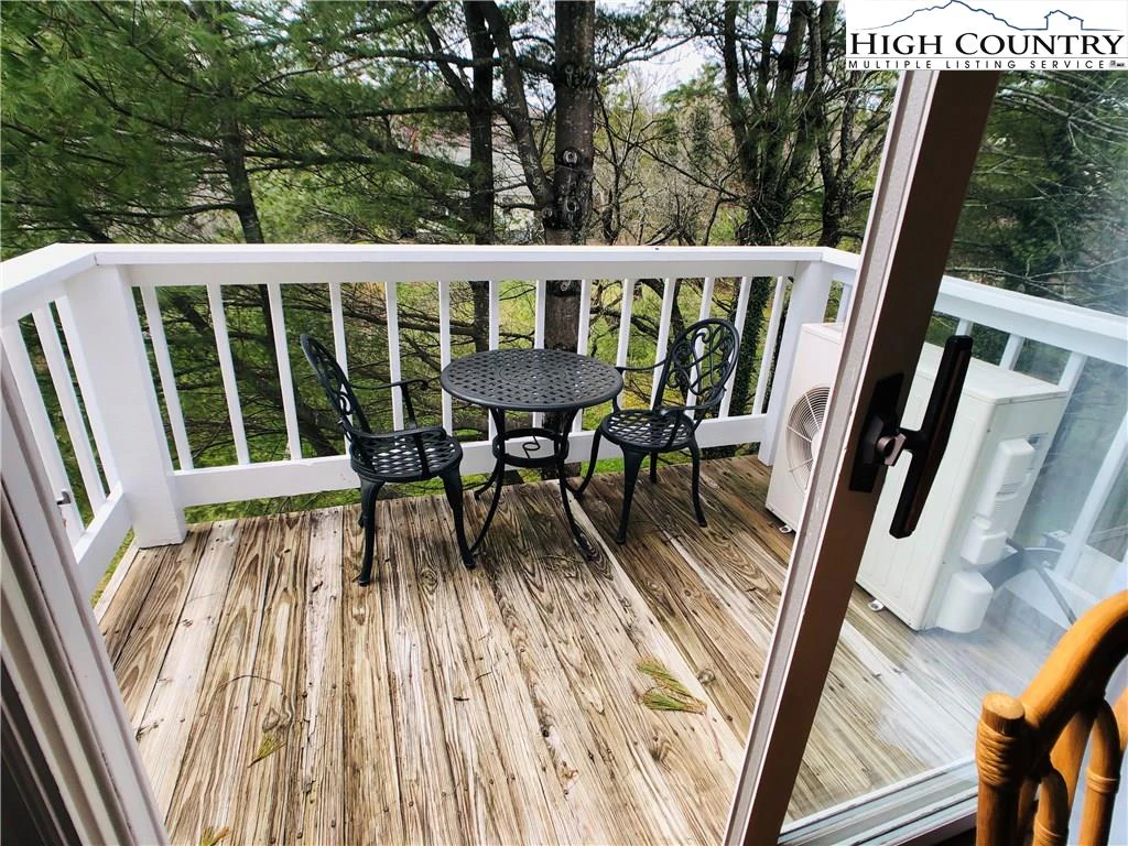 Image number 8 for the current listing