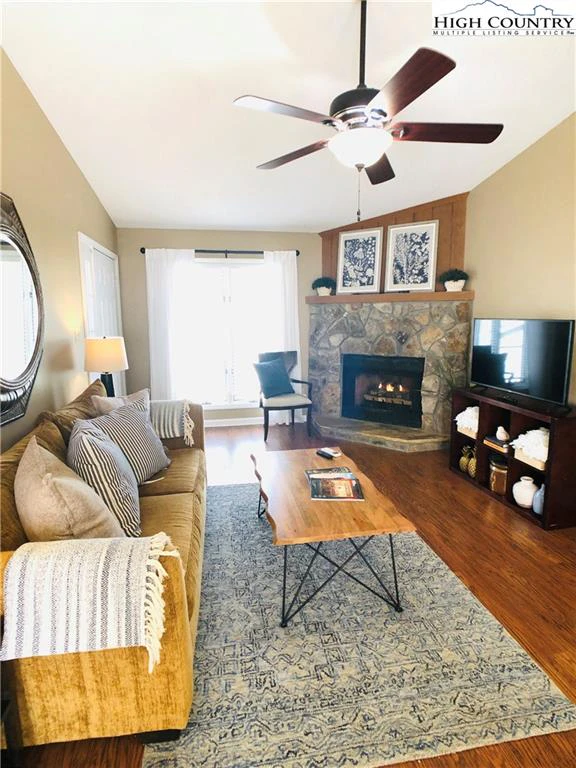 Image number 6 for the current listing