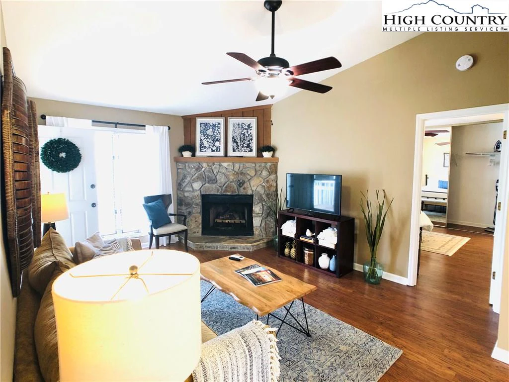 Image number 5 for the current listing