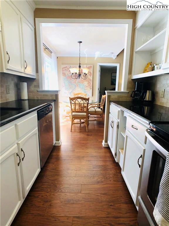Image number 18 for the current listing