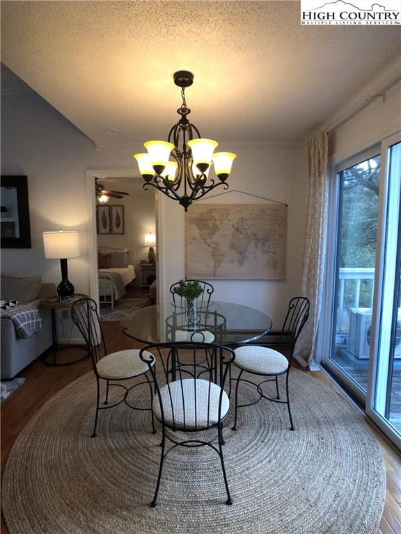 Image number 19 for the current listing