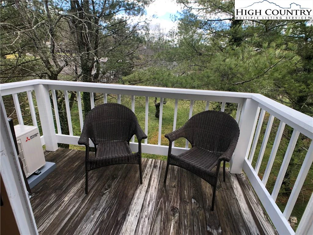 Image number 17 for the current listing