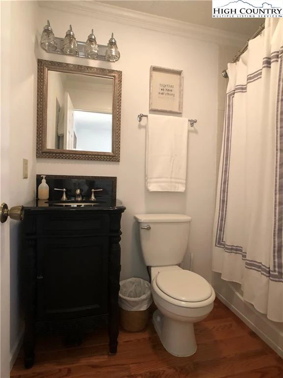 Image number 9 for the current listing
