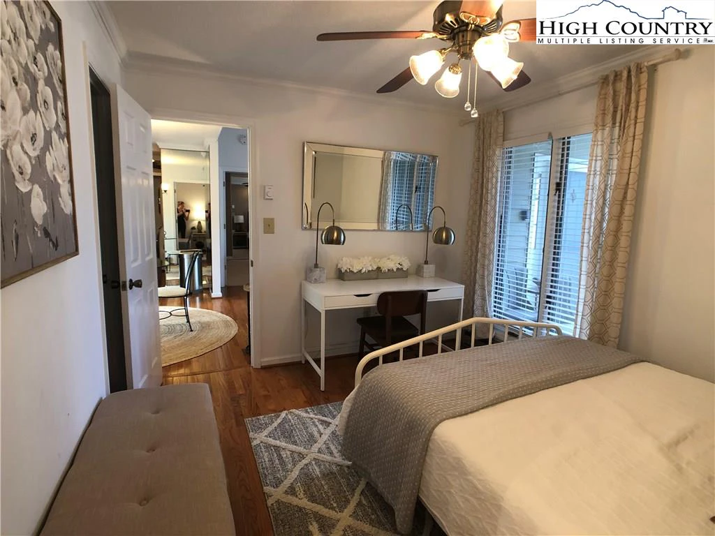 Image number 7 for the current listing