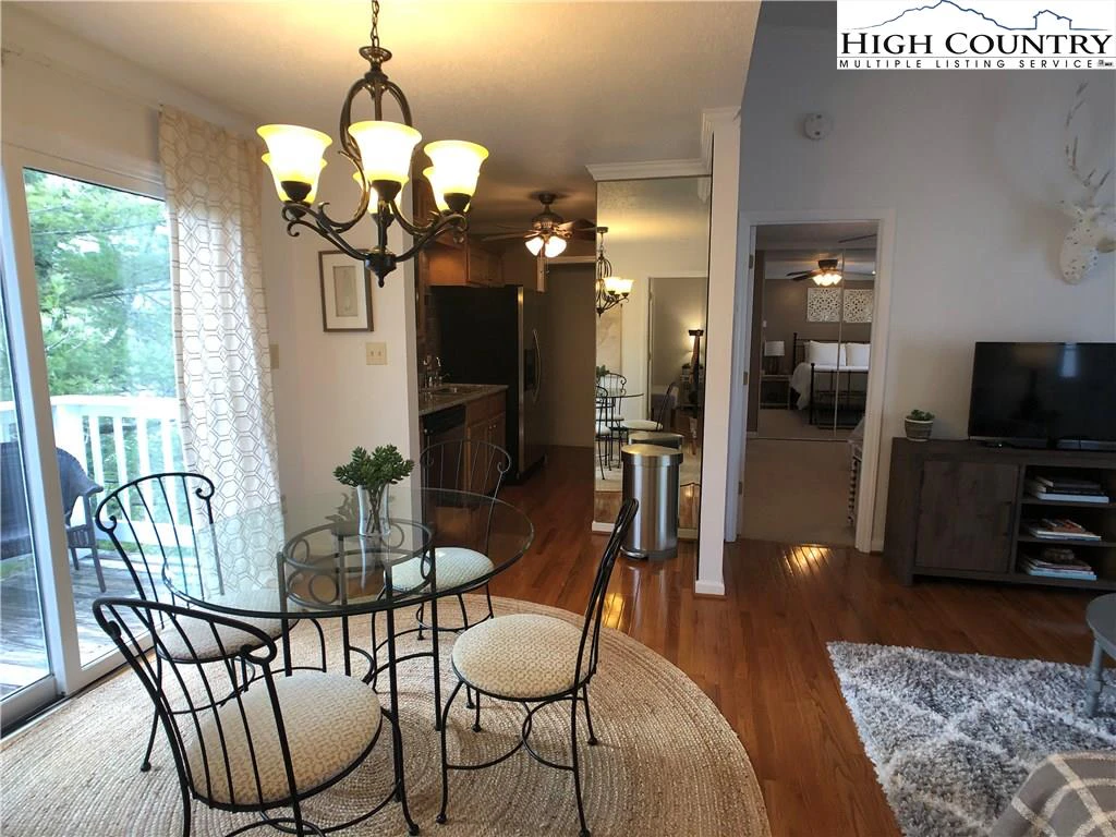 Image number 5 for the current listing