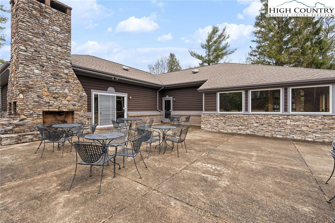 Image number 18 for the current listing